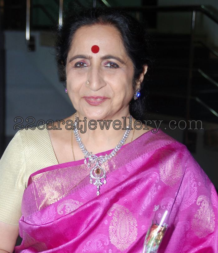 Senior Actress in Diamond Necklace Jewellery Designs