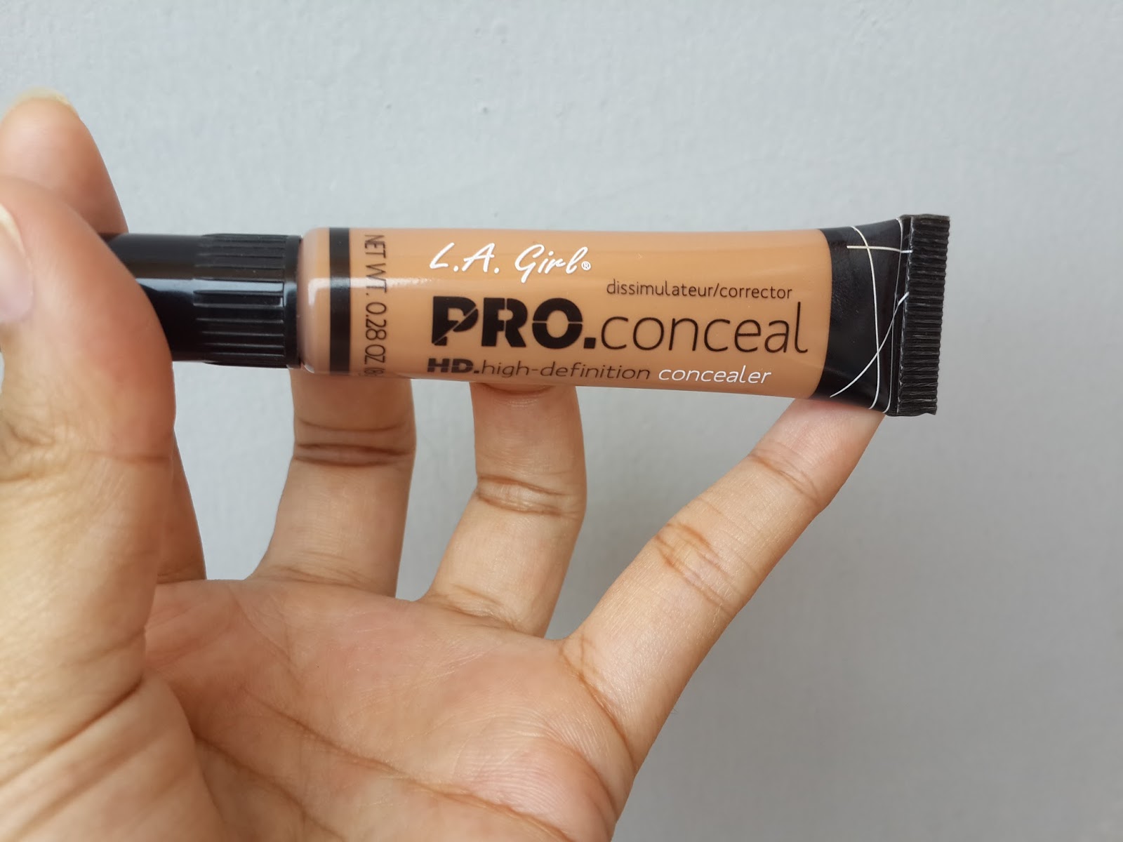 Ivonne Ino REVIEW LA Girl Pro Concealer Warm Honey
