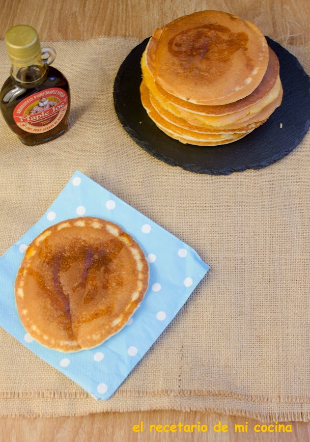 tortitas con jarabe de arce
