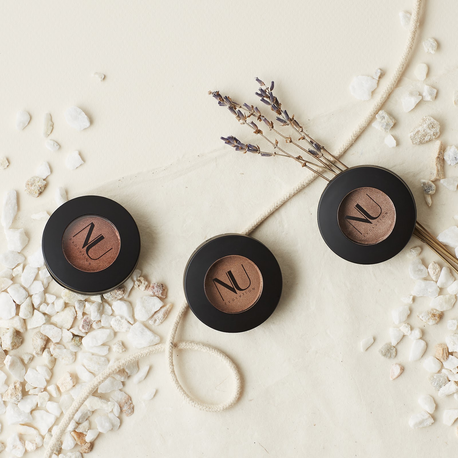 Nu Evolution Cosmetics: Organic Eyeshadow Nu Evolution Cosmetics: Organic Eyeshadows in Chic, Versailles, St. Tropez review swatches natural makeup brand