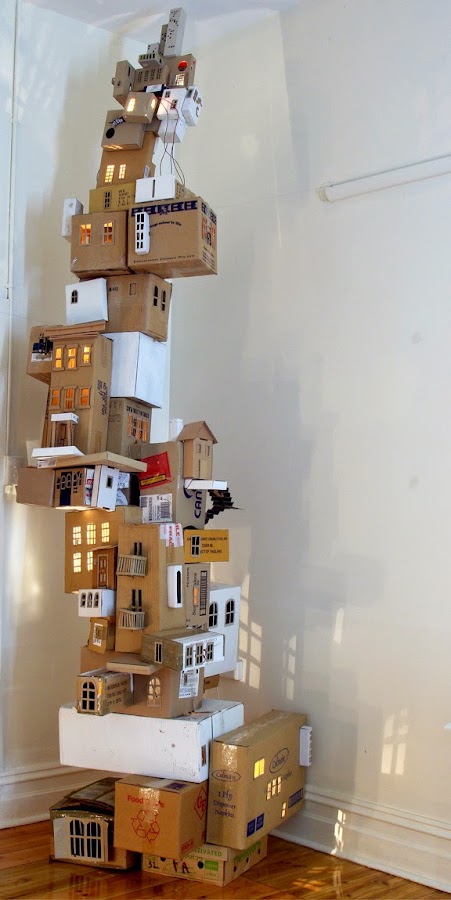 ciudad vertical hecha con cajas