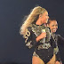 Beyoncé helps a couple to "put a ring on it" during her concert