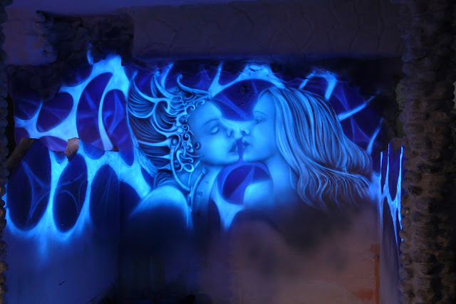 Mural UV Artystyczne malowanie ściany, Obraz świecący w nocy, malowidło fluorescencyjne, zjawisko luminescencji
