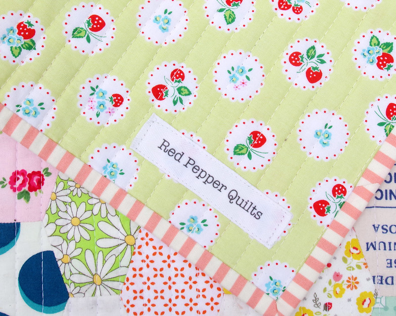 Low Volume Stretched Hexagons Quilt - English Paper Pieced | © Red Pepper Quilts 2019