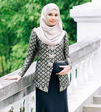 Tips Memadukan Baju Batik Dengan Hijab Ketika Bekerja