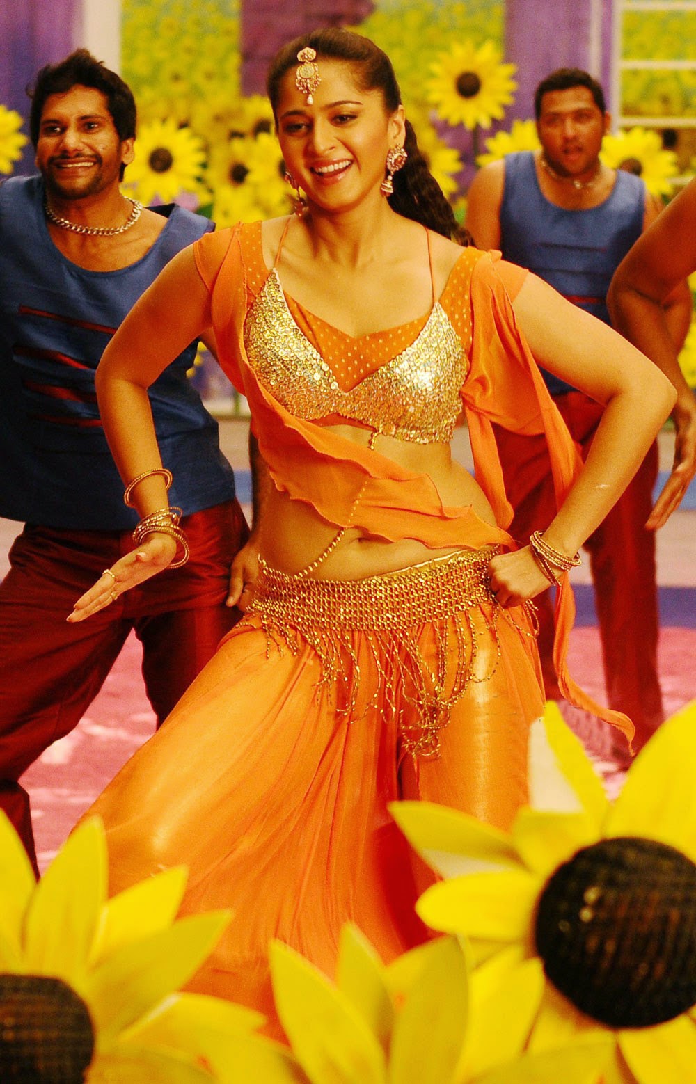 Actress Anushka Navel Show Photos