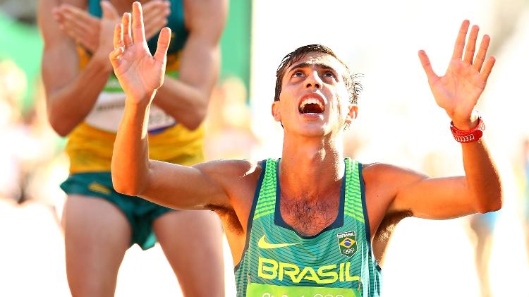 Caio Bonfim repeliu a homofobia em Brasília e foi herói olímpico sem medalha Caio Bonfim repeliu a homofobia em Brasília e foi herói olímpico sem medalha