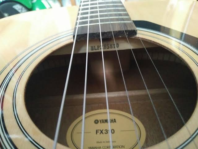 5 Hal Ciri Gitar YAMAHA Original (HARUS TAU!)