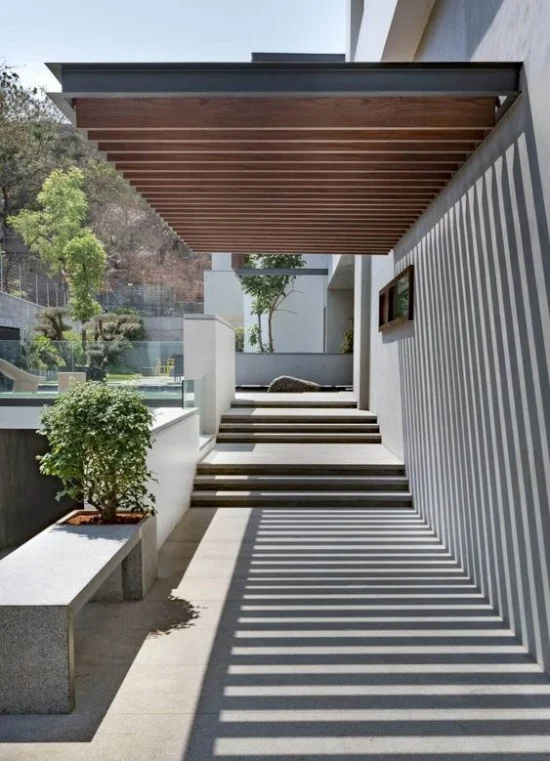 tangga modern minimalis untuk entrance dan landsekap rumah