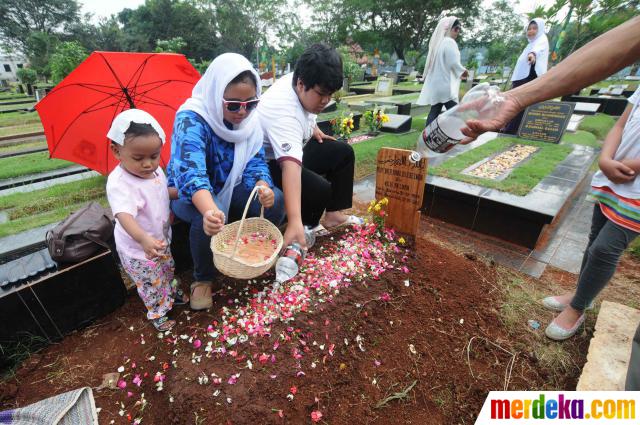 Manfaat Ziarah Ke Makam Orangtua Tiap Jumat