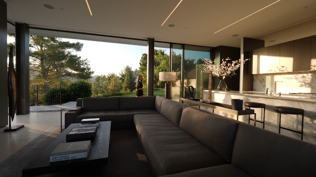 31 Interior Design Photos vs. Tour 11490 Orum Rd, Los Angeles, CA