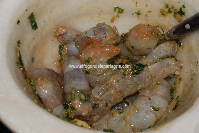 Dejar que los langostinos adquieran sabor Dejar que los langostinos adquieran sabor