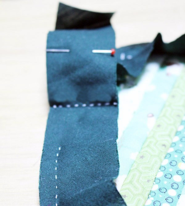 Striped Quilted Pouch Tutorial. DIY Tutorial Ideas!