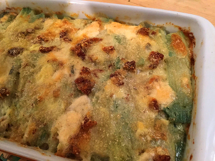 AAA ACCADEMIA AFFAMATI AFFANNATI: Gratin di cardi ai tre formaggi e noci AAA ACCADEMIA AFFAMATI AFFANNATI: Gratin di cardi ai tre formaggi e noci