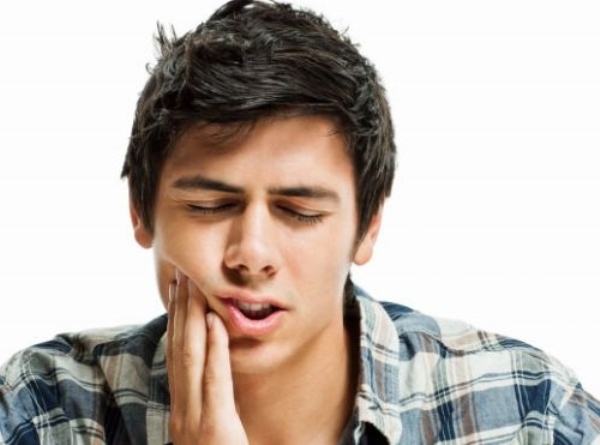 Bệnh sâu răng ở người lớn nên điều trị như thế nào?