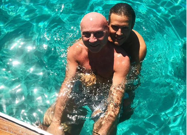 Estilista da Dolce & Gabbana curte dia na piscina com noivo brasileiro Estilista da Dolce & Gabbana curte dia na piscina com noivo brasileiro