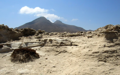 Dunas fosilizadas y volcanes en los Escullos de Cabo de Gata.