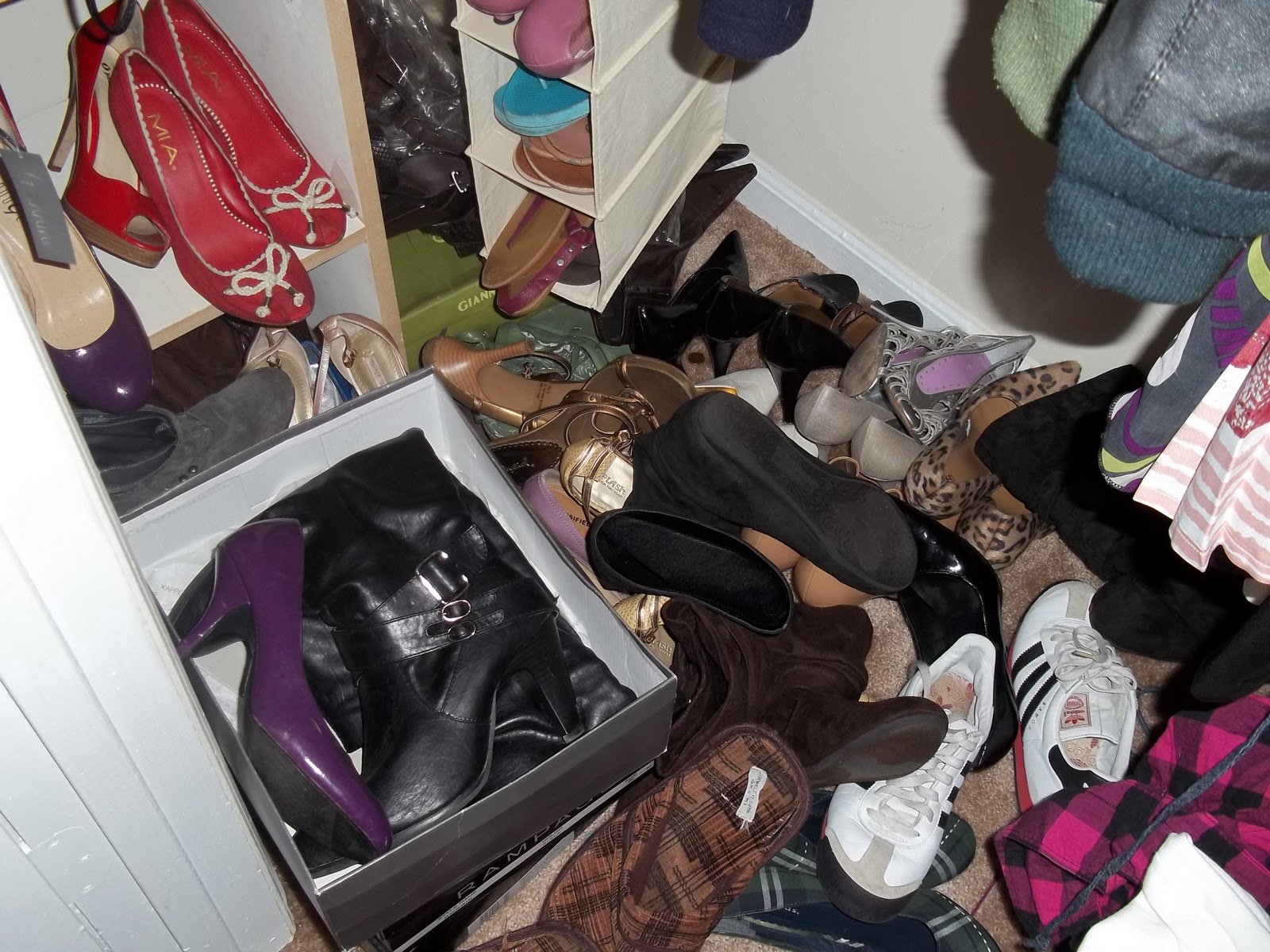 *A Fashion Hoarder* WHO ARE FASHION/CLOTHING HOARDERS??