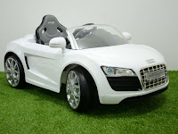 mobil mainan audi r8 spyder lisensi