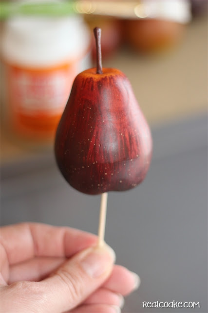 Simple and easy #DIYCraft to make beautiful glitterized apples from realcoake.com