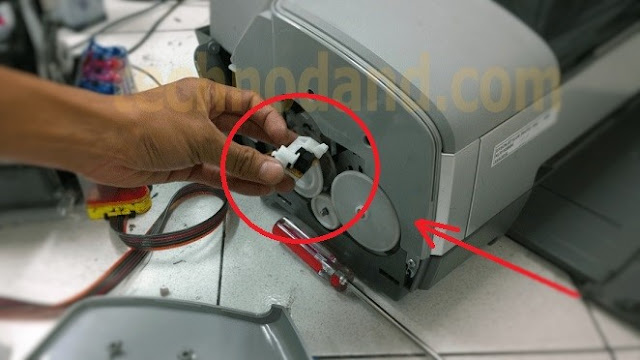 Printer Epson 1390 Kertas Keluar Tersendat- sendat Paper jam Printer Epson 1390 Kertas Keluar Tersendat- sendat Paper jam