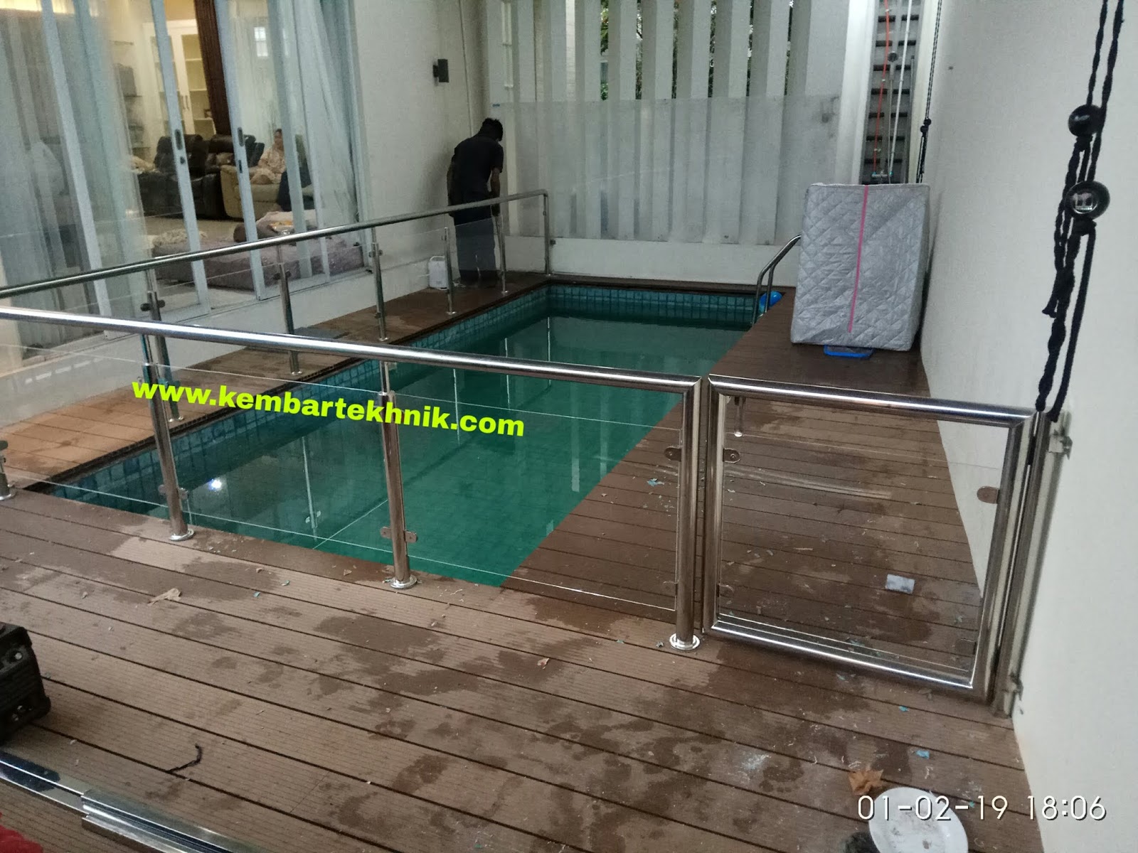 Pagar Stainless Untuk Kolam Renang - Pagar Stainless Kombinasi Akrilik