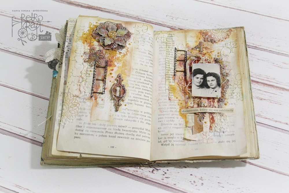 JaMajka Rusty lace art journal