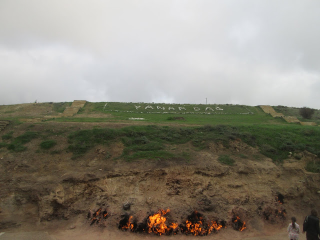 No lejos de Bakú hay una montaña que arde y arde sin parar