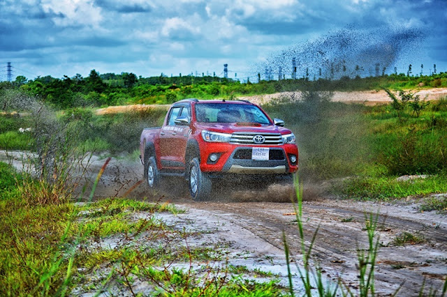 ...mua xe bán tải Toyota Hilux 2016 phiên bản hoàn toàn mới ...mua xe bán tải Toyota Hilux 2016 phiên bản hoàn toàn mới