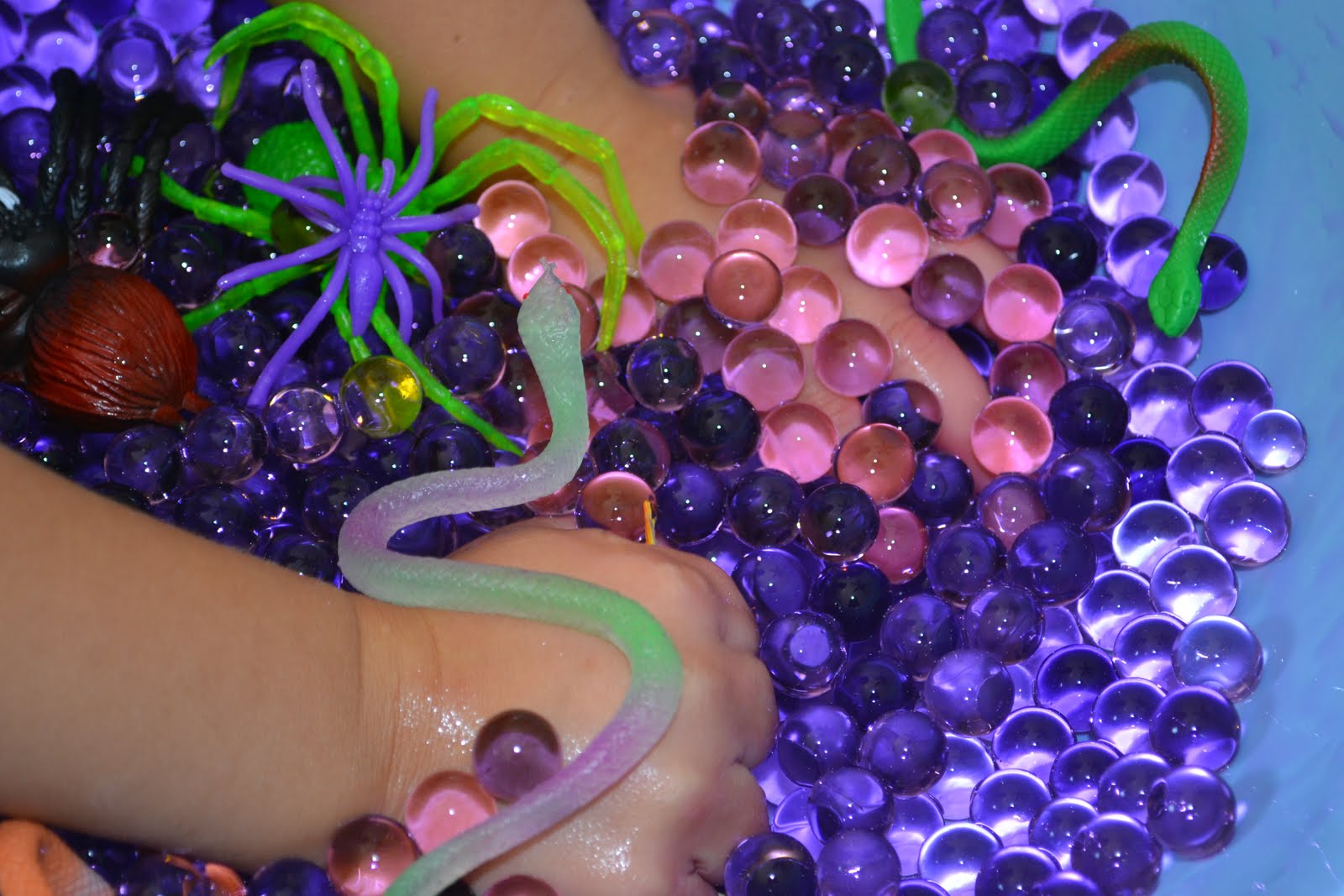 Messy Kids Creepy Crawly Water Beads