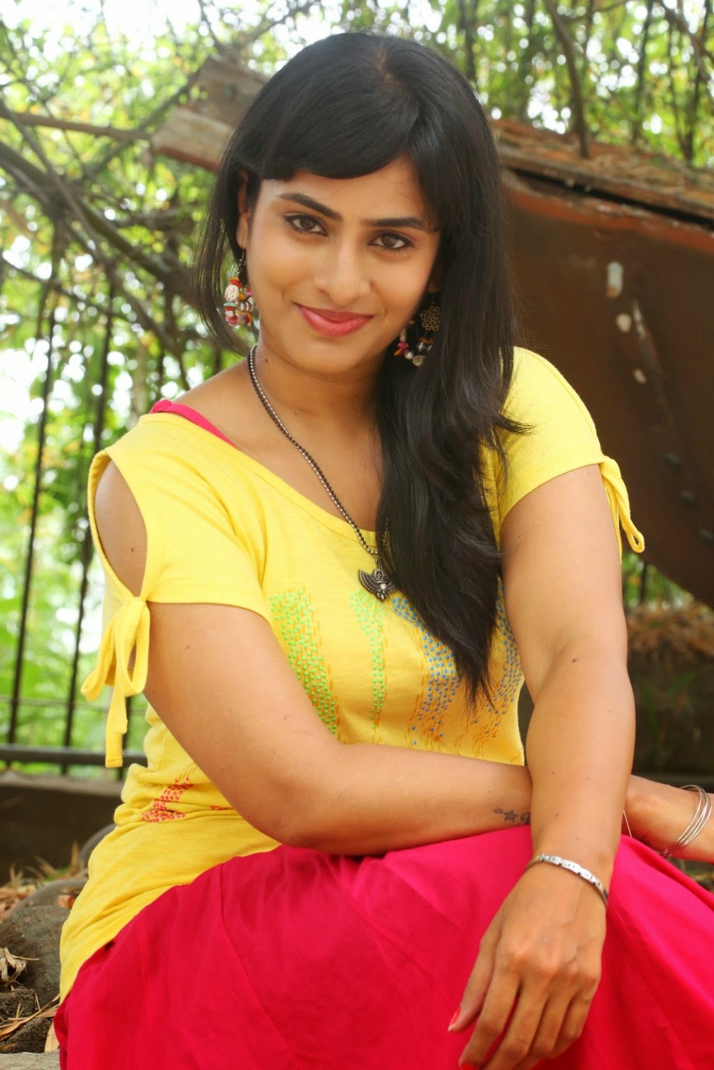 aparna-pillai-latest-hot-stills-in-yello