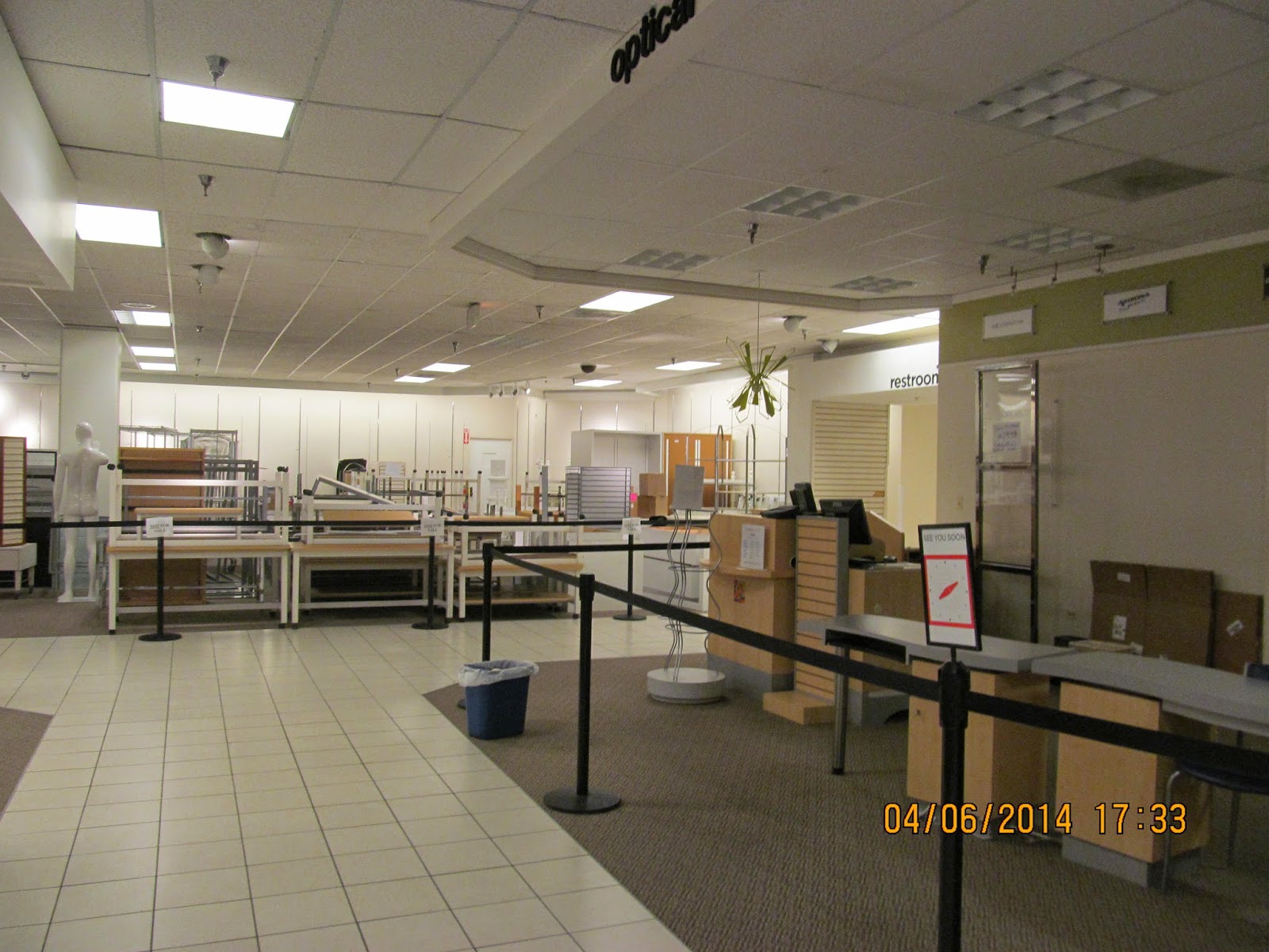 Trip to the Mall Stratford Square Mall ( Bloomingdale, IL)