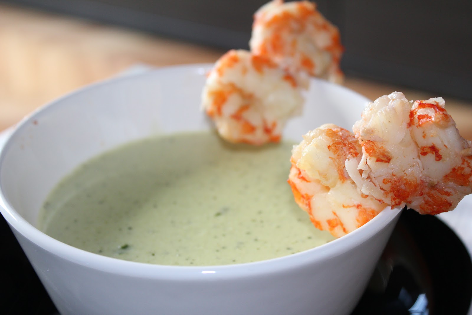 crema+de+pepino+con+brocheta+de+gambones.JPG