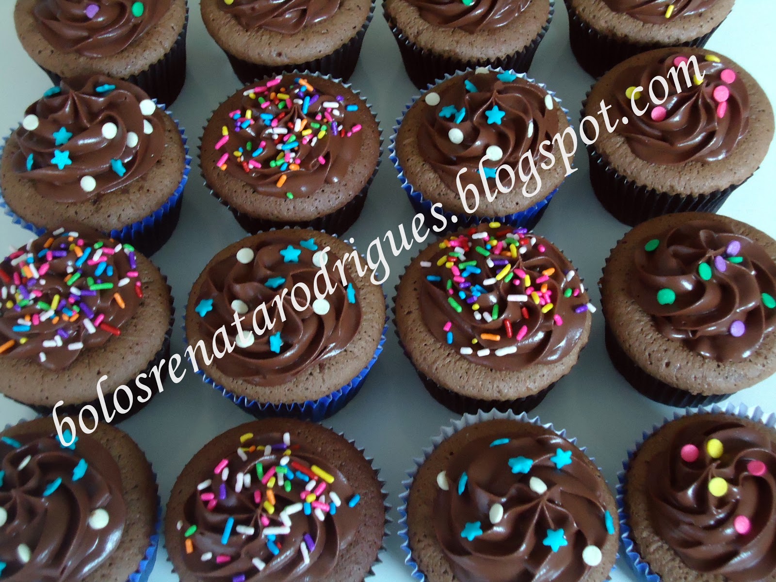 Bolos Renata Rodrigues Cups de chocolate