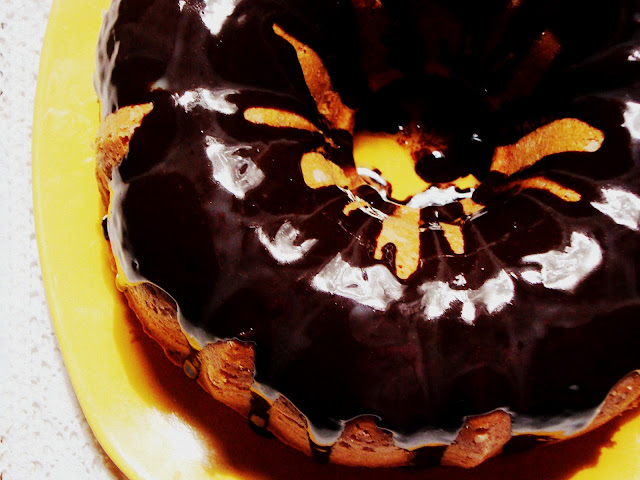 marble Bundt cake chec marmorat cu smantana fermentata
