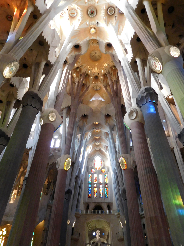 hyperbolic crochet: La Sagrada Familia - Gaudi's dreams through geometry