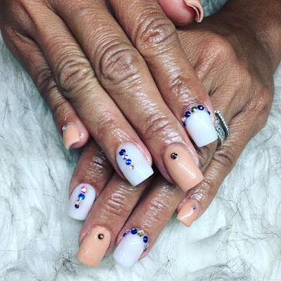 ✘ 29+ Stunning Glitzy Coffin Acrylic Nails In Style 2020 To Copy If you love your nails to have lots of sparkles ✘ 29+ Stunning Glitzy Coffin Acrylic Nails In Style 2020 To Copy