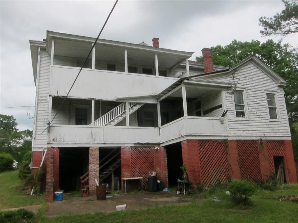 From City to Suburbia 360 Yazoo St Pickens, MS 39146