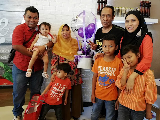 2ND ANNIVERSARY MAK DAN ABAH ! - Happy anniversary mak & abah ! Seronok tengok kebahagiaan mak dan abah sehingga mencecah ke 42 tahun. Semoga mummy dan daddy juga begitu jua ! Kami doakan mak abah bahagia sehingga ke jannah. Anniversary mak dan abah kali ini, mak abah yang panggil kami adik beradik semua berkumpul dan belanja makan kat luar. As usual, mak tak makan luar. Dia minum aje ! Sian mak. 42ND ANNIVERSARY MAK DAN ABAH ! Mak jenis, kalau makan kat luar tu, kedai satay pilihannya je lah yang baleh masuk tekaknya. Tapi, kedai satay tu pulak buka hari Isnin - Jumaat je. Susah sketlah nak berkumpul reramai macam ini. Adik tu, dah lah duduk Kajang. Kerja pulak kat KL. Abah decides, makan-makan kat Pizza Hut Kajang je untuk 42ND ANNIVERSARY MAK DAN ABAH ! Mak abah tu, memang suka datang lepak Kajang. Biasanya, lepak rumah adiklah. Rumah kami, sebab bapa mertua dan mak tiri mertua ada. Mereka tumpang sekejap rumah kami, sementara bapa mertua ada kerja di kawasan Bangi. So, mak abah mummy rasa janggal nak datang rumah kami kot. Tapi tak pe, kitorang pun weekdays duduk rumah mak mummy. Dah biasa jumpa hari-hari. Tak adalah nak simpan dalam hati mak abah asyik datang rumah adik je. Sebab family adik, mak, abah bukan hari-hari berjumpa. Sambung posing lagi ! Kemahen pengantin lama ni ha...boleh tahan hehehe. Kami adik beradik, tapi si Daim tu nak juga atok dukong. Manja ! Family mummy pulak ! Family adik Paling susah nak ambil gambar ! Memasing tak duduk diam haha Bersama cucu-cucu pulak. 7 orang cucu, kalau semua balik kampung. Memang merah tak ingat ! Haha Sementara tunggu makanan sampai. Borak-borak dulu Kids layan movie. Bolehlah mak pak bertenang seminit dua kan..hihi Tadaaaa...kali ini, tak lupa bergambar berdua. Sebab anak-anak semua sibuk dengan cousins. Mummy daddy bolehlah berdua-duaan seminit dua hehehe. Kang tak amik gamabr berdua kang..ada yang tanya pulak. Lama tak nampak gambar berdua laki bini. Haissshhh macam-macam soklan kekadang tu. 2ND ANNIVERSARY MAK DAN ABAH ! - Happy anniversary mak & abah ! Seronok tengok kebahagiaan mak dan abah sehingga mencecah ke 42 tahun. Semoga mummy dan daddy juga begitu jua ! Kami doakan mak abah bahagia sehingga ke jannah. Anniversary mak dan abah kali ini, mak abah yang panggil kami adik beradik semua berkumpul dan belanja makan kat luar. As usual, mak tak makan luar. Dia minum aje ! Sian mak. 42ND ANNIVERSARY MAK DAN ABAH ! Mak jenis, kalau makan kat luar tu, kedai satay pilihannya je lah yang baleh masuk tekaknya. Tapi, kedai satay tu pulak buka hari Isnin - Jumaat je. Susah sketlah nak berkumpul reramai macam ini. Adik tu, dah lah duduk Kajang. Kerja pulak kat KL. Abah decides, makan-makan kat Pizza Hut Kajang je untuk 42ND ANNIVERSARY MAK DAN ABAH ! Mak abah tu, memang suka datang lepak Kajang. Biasanya, lepak rumah adiklah. Rumah kami, sebab bapa mertua dan mak tiri mertua ada. Mereka tumpang sekejap rumah kami, sementara bapa mertua ada kerja di kawasan Bangi. So, mak abah mummy rasa janggal nak datang rumah kami kot. Tapi tak pe, kitorang pun weekdays duduk rumah mak mummy. Dah biasa jumpa hari-hari. Tak adalah nak simpan dalam hati mak abah asyik datang rumah adik je. Sebab family adik, mak, abah bukan hari-hari berjumpa. Sambung posing lagi ! Kemahen pengantin lama ni ha...boleh tahan hehehe. Kami adik beradik, tapi si Daim tu nak juga atok dukong. Manja ! Family mummy pulak ! Family adik Paling susah nak ambil gambar ! Memasing tak duduk diam haha Bersama cucu-cucu pulak. 7 orang cucu, kalau semua balik kampung. Memang merah tak ingat ! Haha Sementara tunggu makanan sampai. Borak-borak dulu Kids layan movie. Bolehlah mak pak bertenang seminit dua kan..hihi Tadaaaa...kali ini, tak lupa bergambar berdua. Sebab anak-anak semua sibuk dengan cousins. Mummy daddy bolehlah berdua-duaan seminit dua hehehe. Kang tak amik gamabr berdua kang..ada yang tanya pulak. Lama tak nampak gambar berdua laki bini. Haissshhh macam-macam soklan kekadang tu.