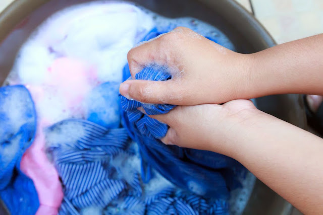 Cara yang benar mencuci batik agar warna batik tidak luntur