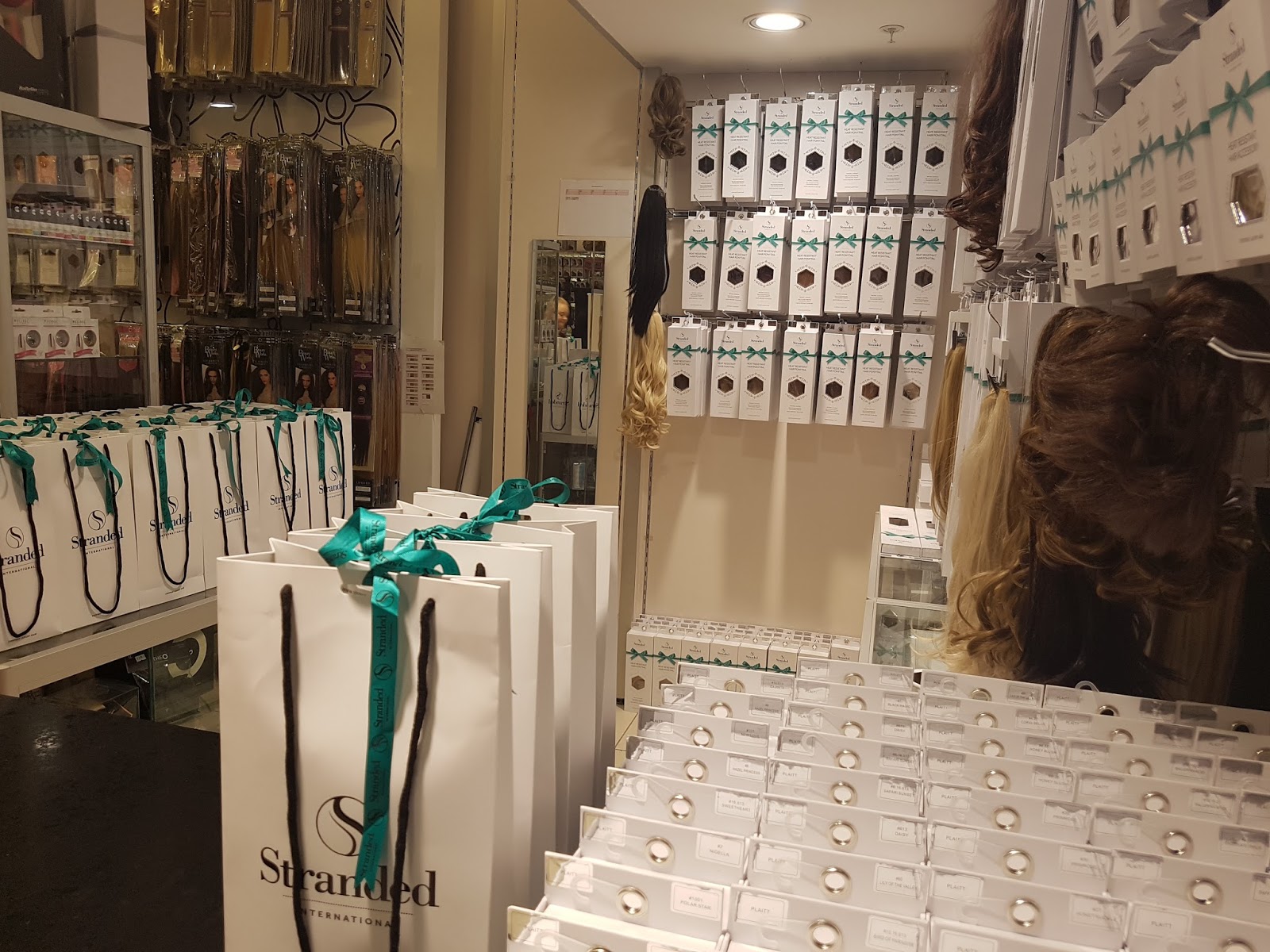 Stranded International Hair Extensions 18 Curly 1 Black Magic