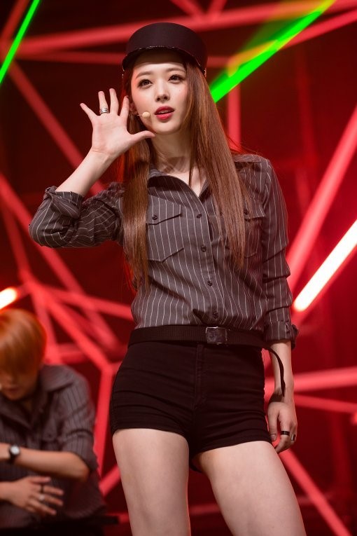 Netizen Buzz: SM confirms Sulli's departure from f(x) to focus on acting