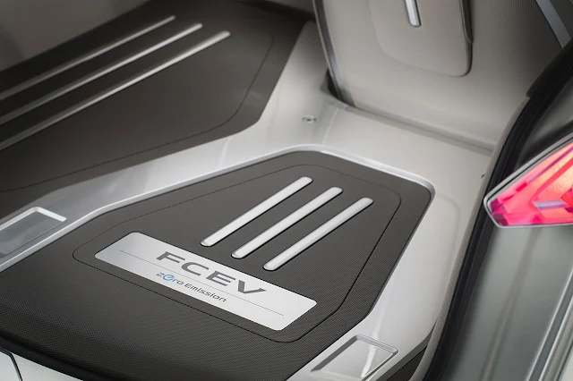 Nissan TeRRA SUV Concept 2012 detail