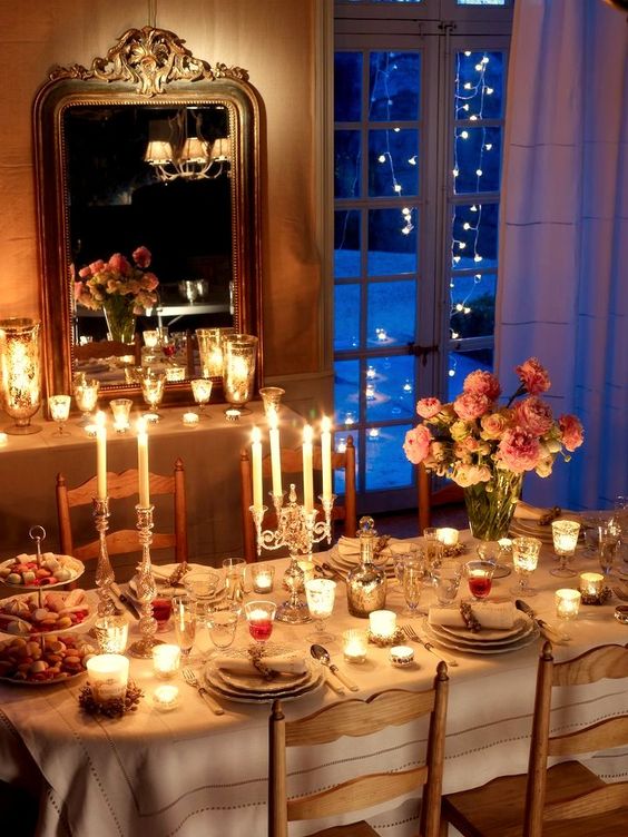 image Paris dining room by candlelight for Christmas #ParisChristmas