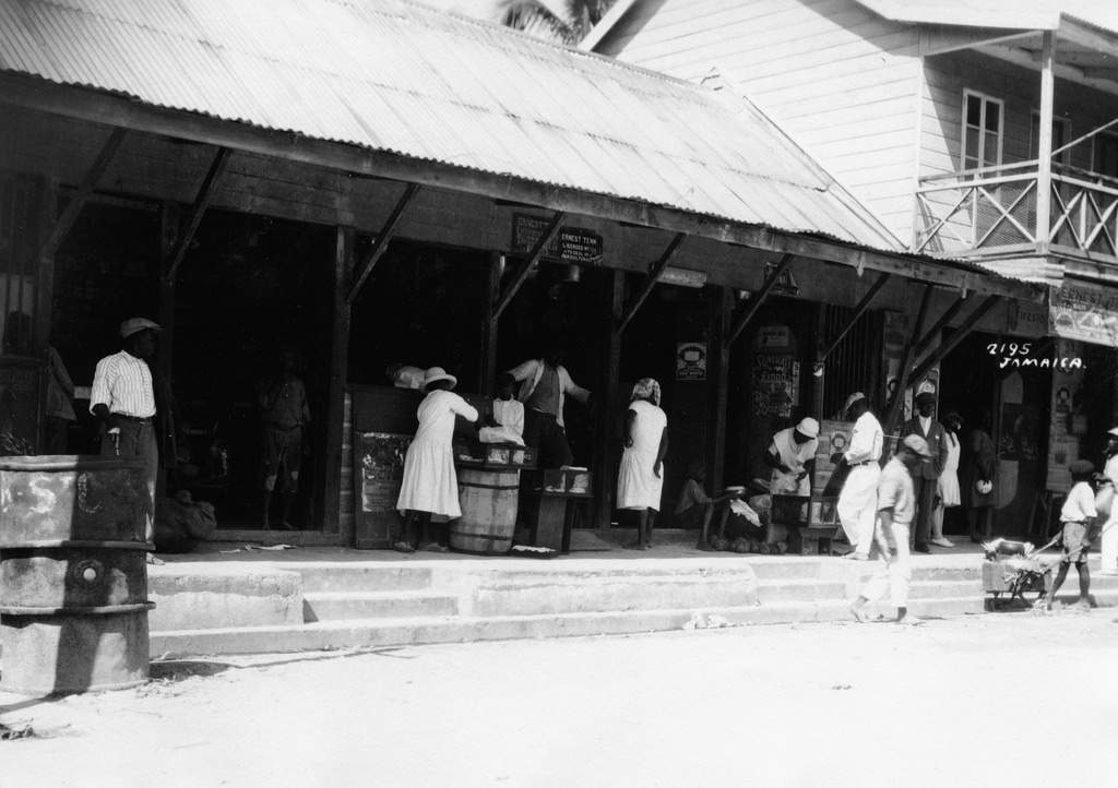 24 Amazing Vintage Photos Show the Change of Kingston, Jamaica in the