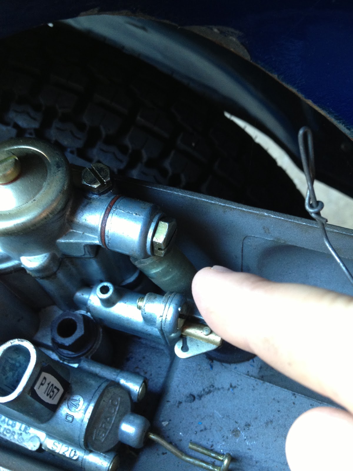 1967 Vespa Sprint 150 (VLBIT) Maintenance Record Remove the fuel Line