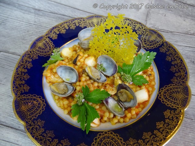 Cuisine en folie: Fregola sardes aux fruits de mer et palourdes, tuile