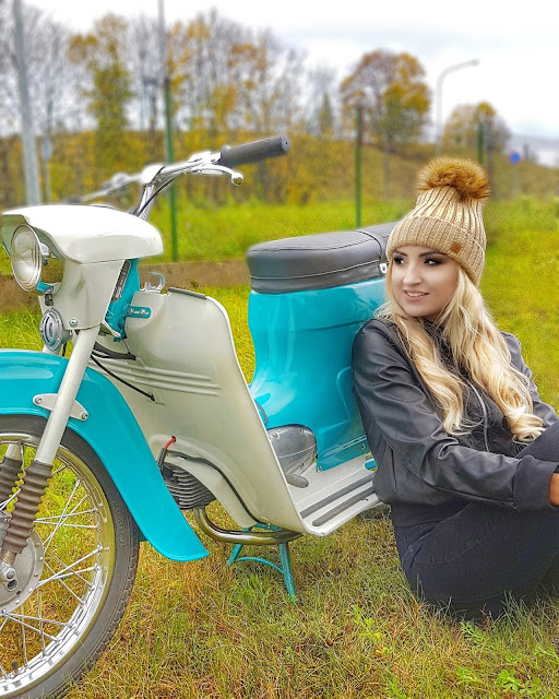 Czapka Woolk dziewczyna na motocyklu 