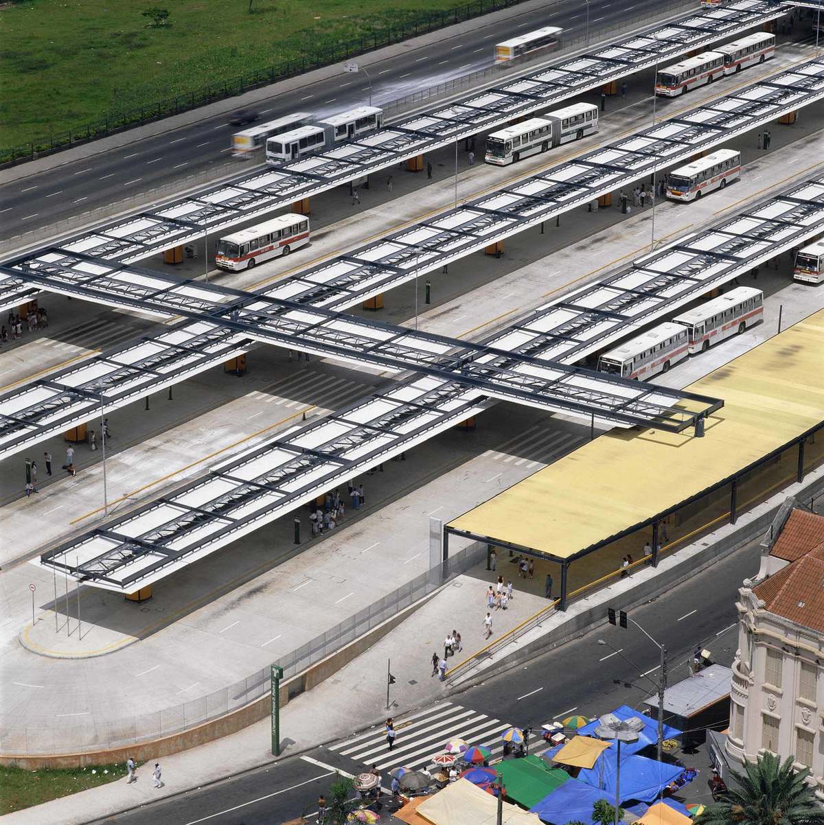 Metrópoles e Transportes Terminal Parque Dom Pedro II Importante e degradado