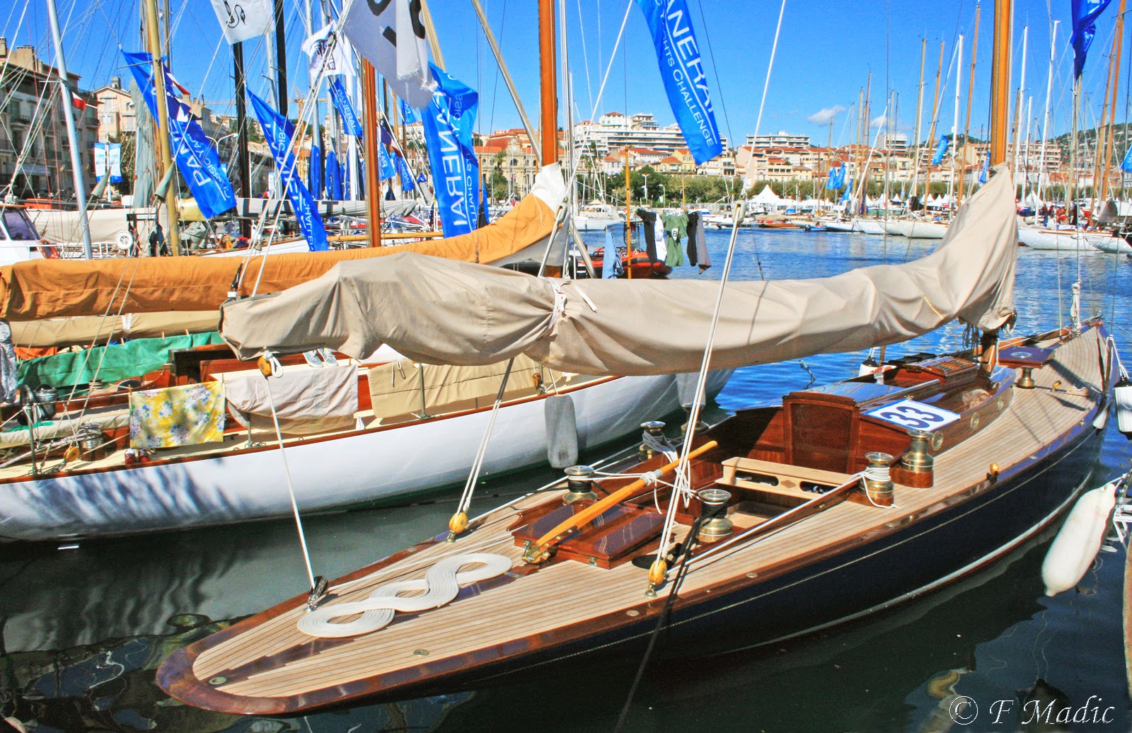 Voiliers à un ou deux mâts et à voiles bermudiennes (ou marconi